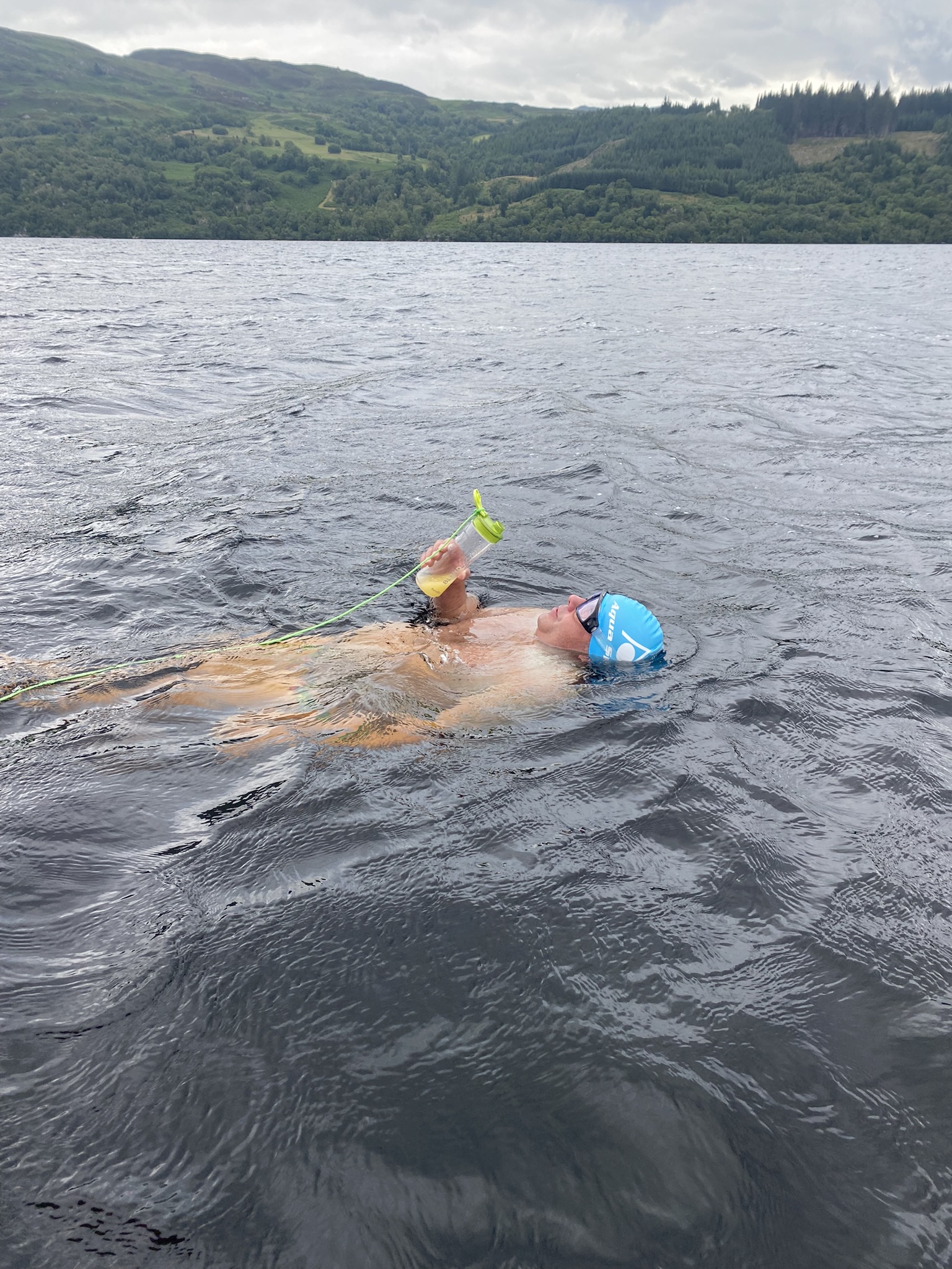 Biankowski płynie Loch Ness