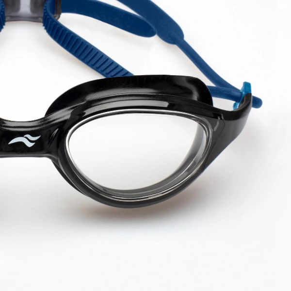 Zbliżenie na bezbarwną soczewkę okulary AQUA SPEED Vortex Vision