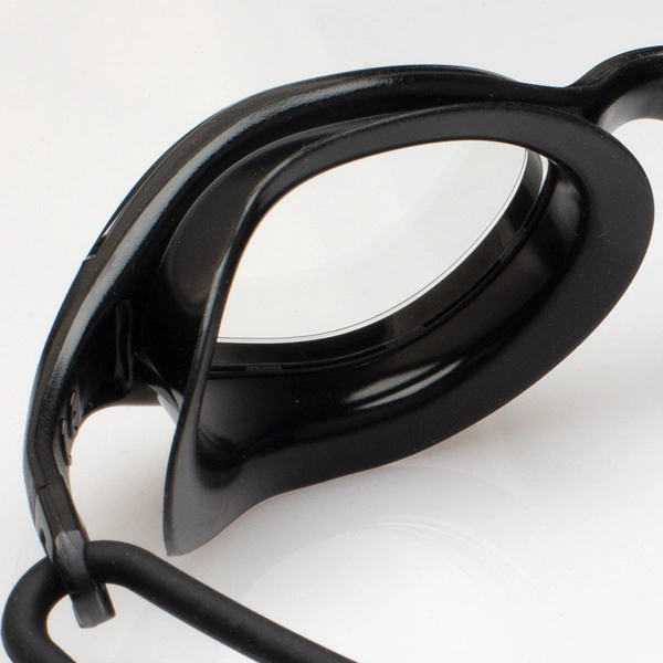 Zbliżenie na profilowane soczewki w okularkach Aqua Speed Vortex Vision